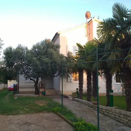 Apartments Free Parking Big Garden Apartment Peroj