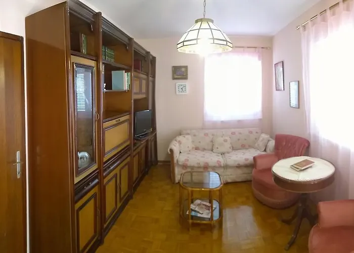 Free Parking Big Garden Peroj